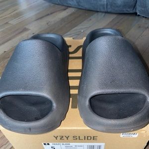 COPY - YZY Slide size 5 US Original